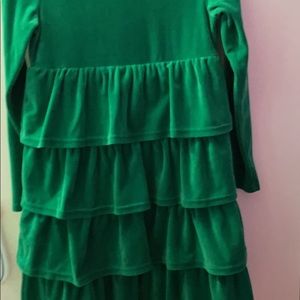 Beautiful green ruffled green dress by Hanna Andersson size 150 (12)